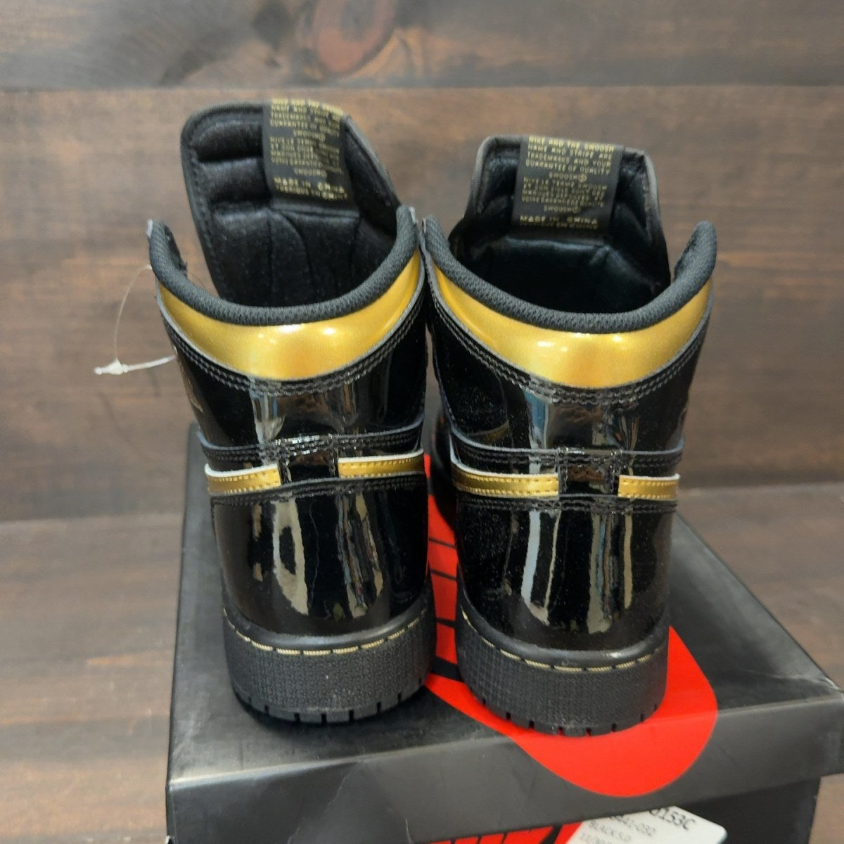 Jordan 1 Retro High Black Metallic Gold (2020) (GS) - Image 5
