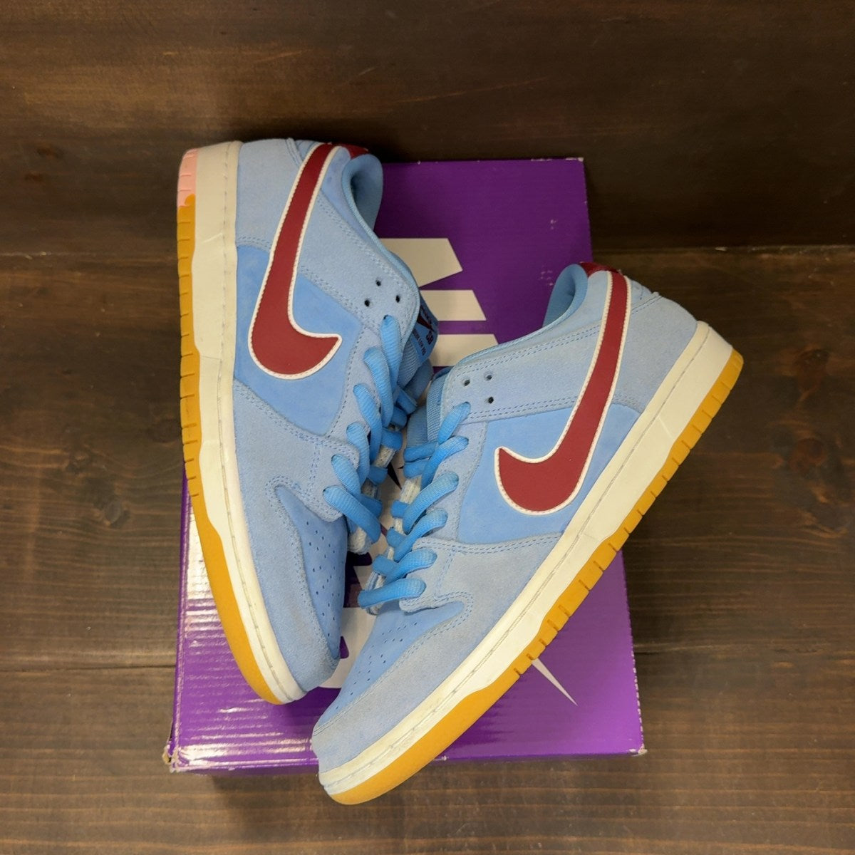 Nike SB Dunk Low Philadelphia Phillies Size 9.5 (Pre-Owned) - Image 2