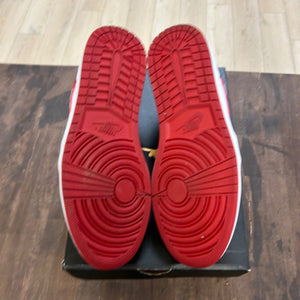 Jordan 1 Low Bulls - Image 5