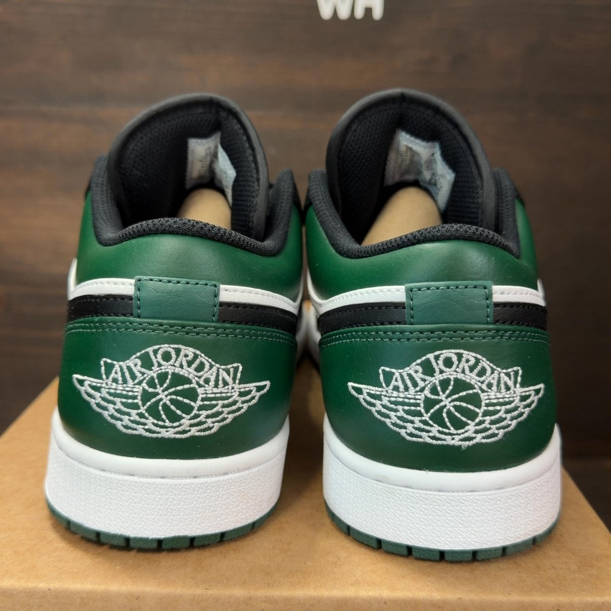 Jordan 1 Low Green Toe Size 10 (Pre-Owned) - Image 4