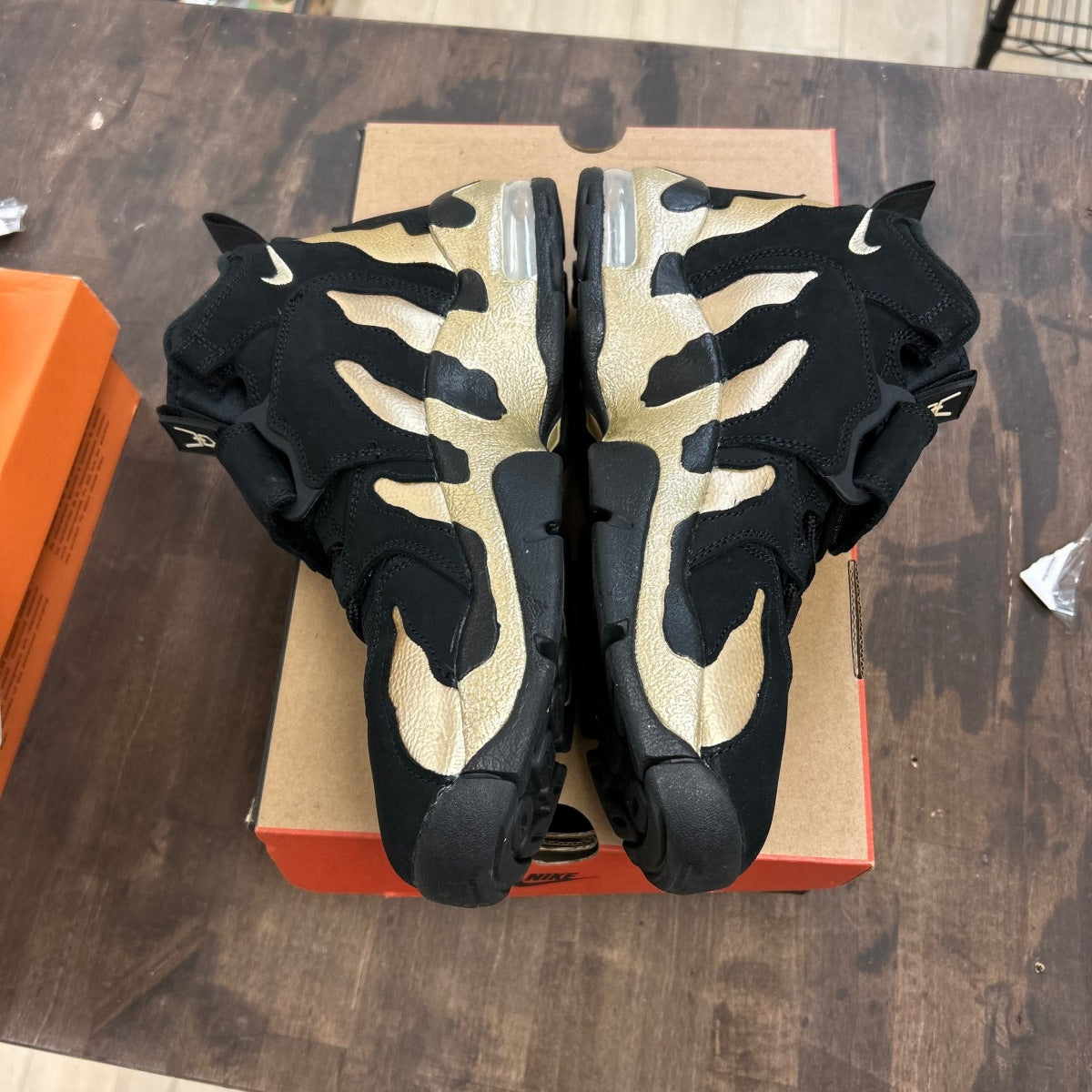 Nike Air DT Max '96 Black Vegas Gold Size 9 (Moderately Worn Pre-Owned) - tag