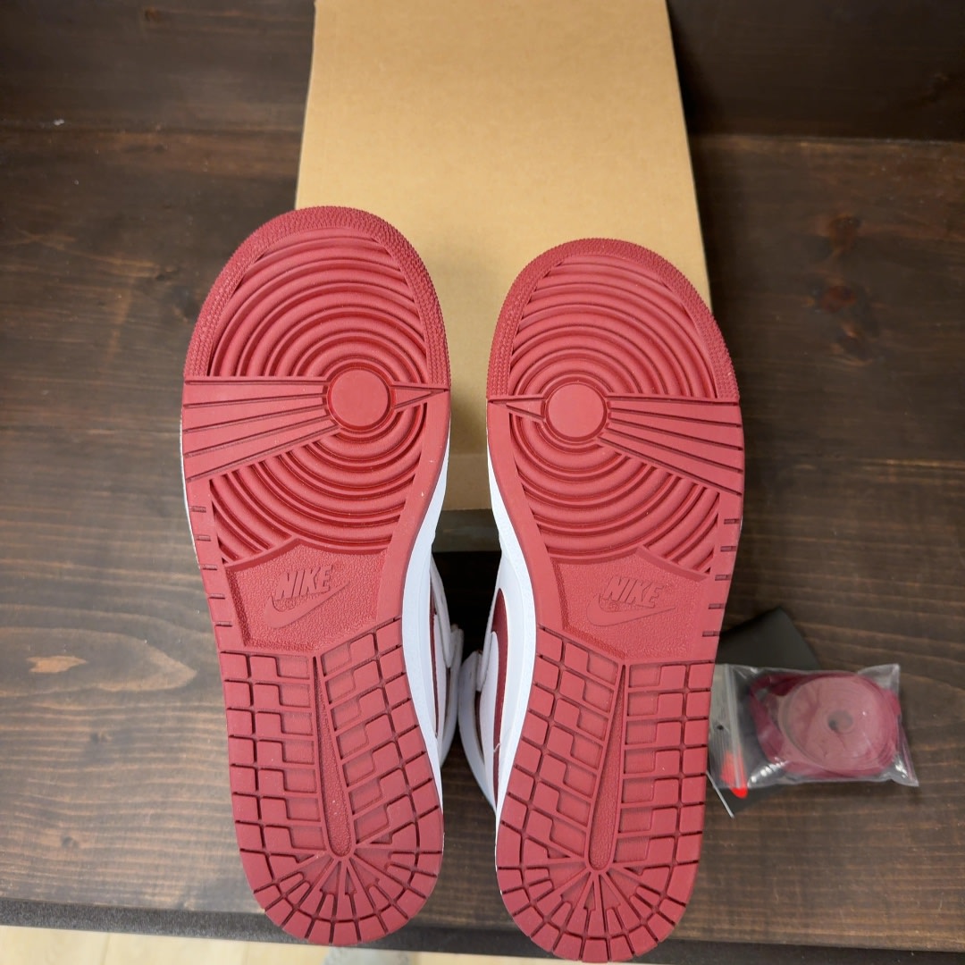 Jordan 1 Retro High '85 OG Metallic Burgundy Size 10.5 (Pre-Owned) - Image 8