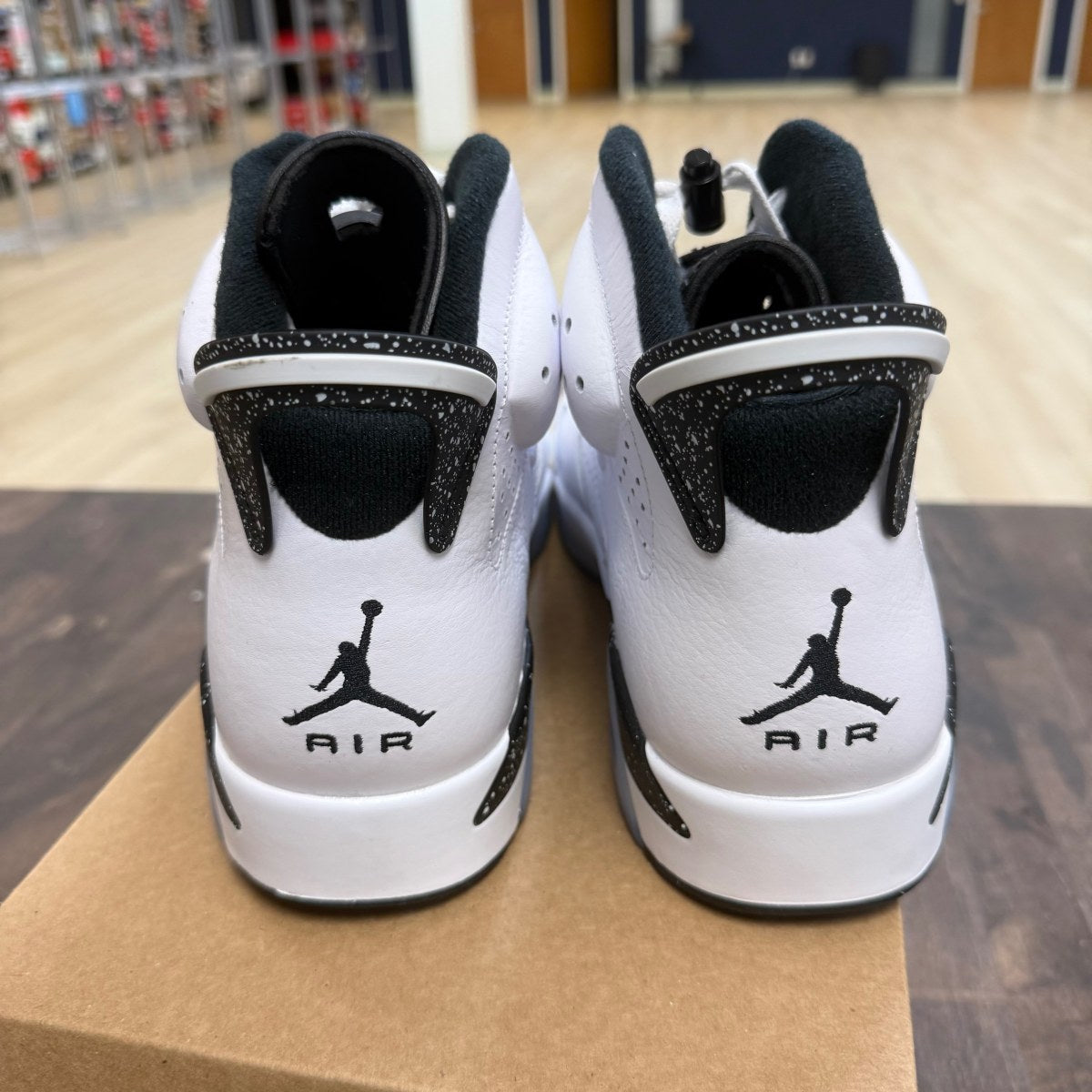 Jordan 6 Retro Reverse Oreo Size 13 (Pre-Owned) - Image 5
