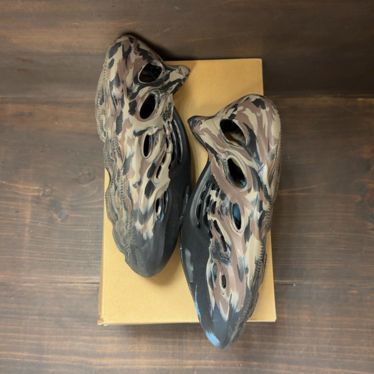 adidas Yeezy Foam RNR MX Cinder - Image 2