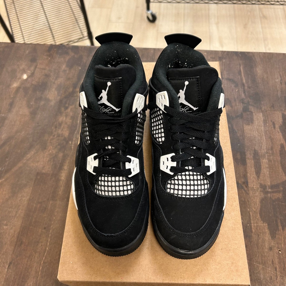 Jordan 4 Retro White Thunder (GS) Size 6Y (Pre-Owned) - Image 2