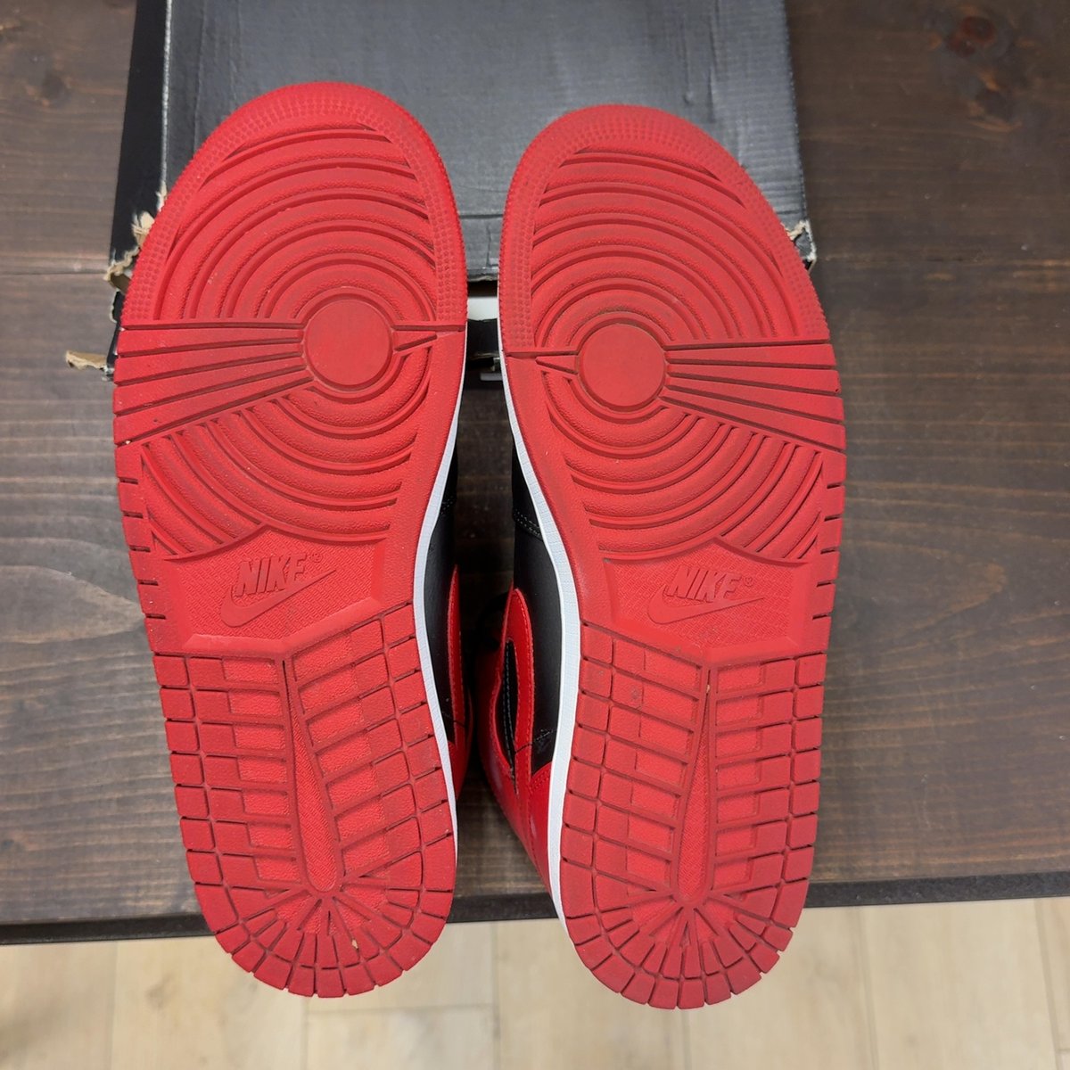 Jordan 1 Mid Banned (2020) Size 9.5 (Pre-Owned) - aux