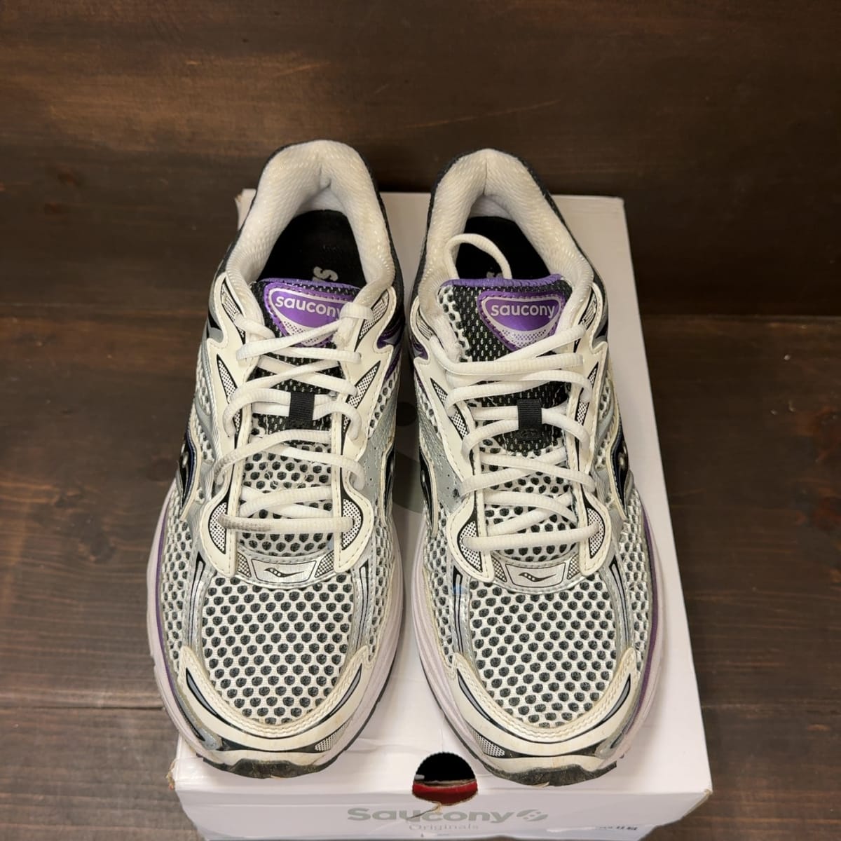 Saucony ProGrid Omni 9 White Black Silver Purple Size 9.5 (Pre-Owned) - tag