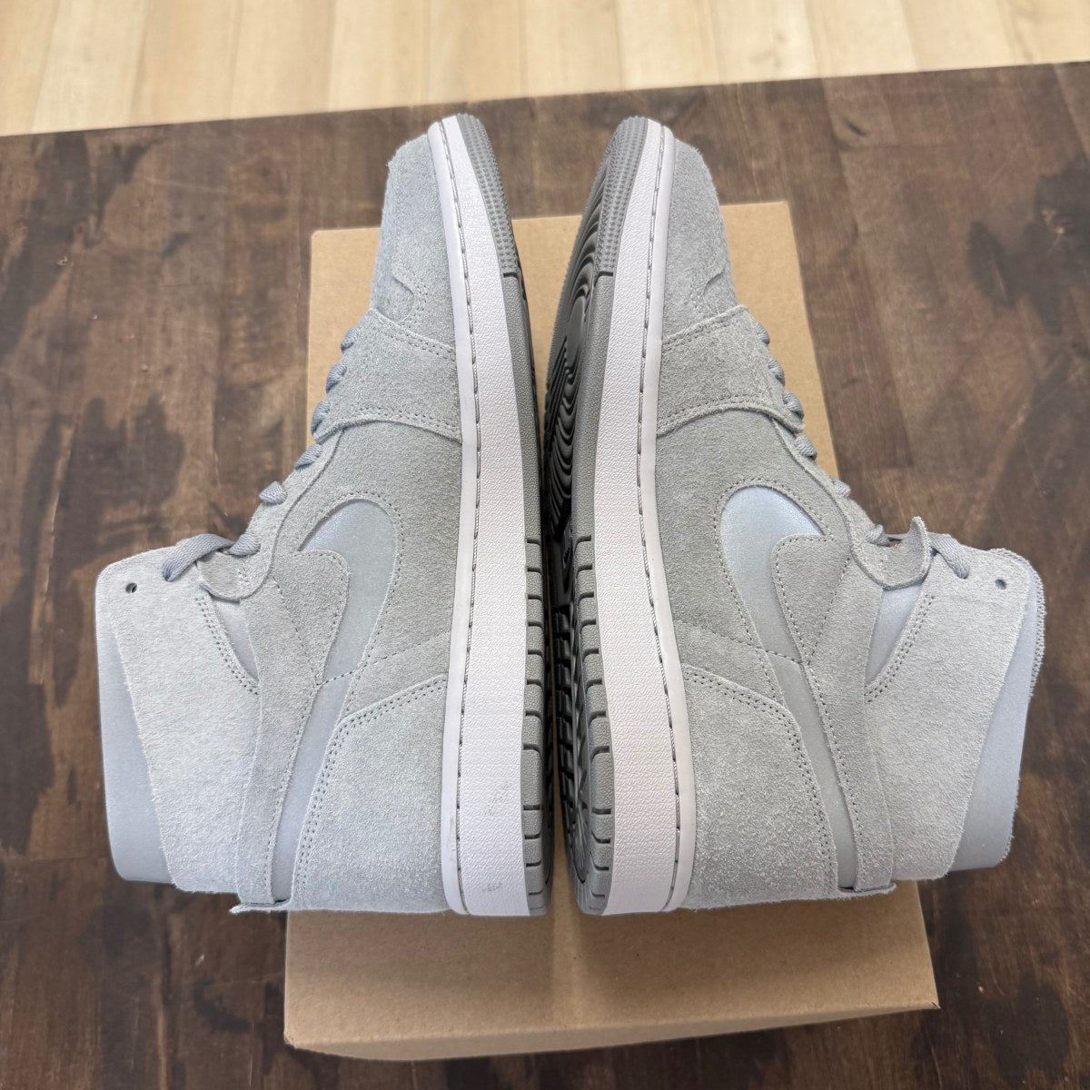 Jordan 1 Zoom CMFT Metallic Silver (Women's) Size 10.5W (Pre-Owned) - Image 4