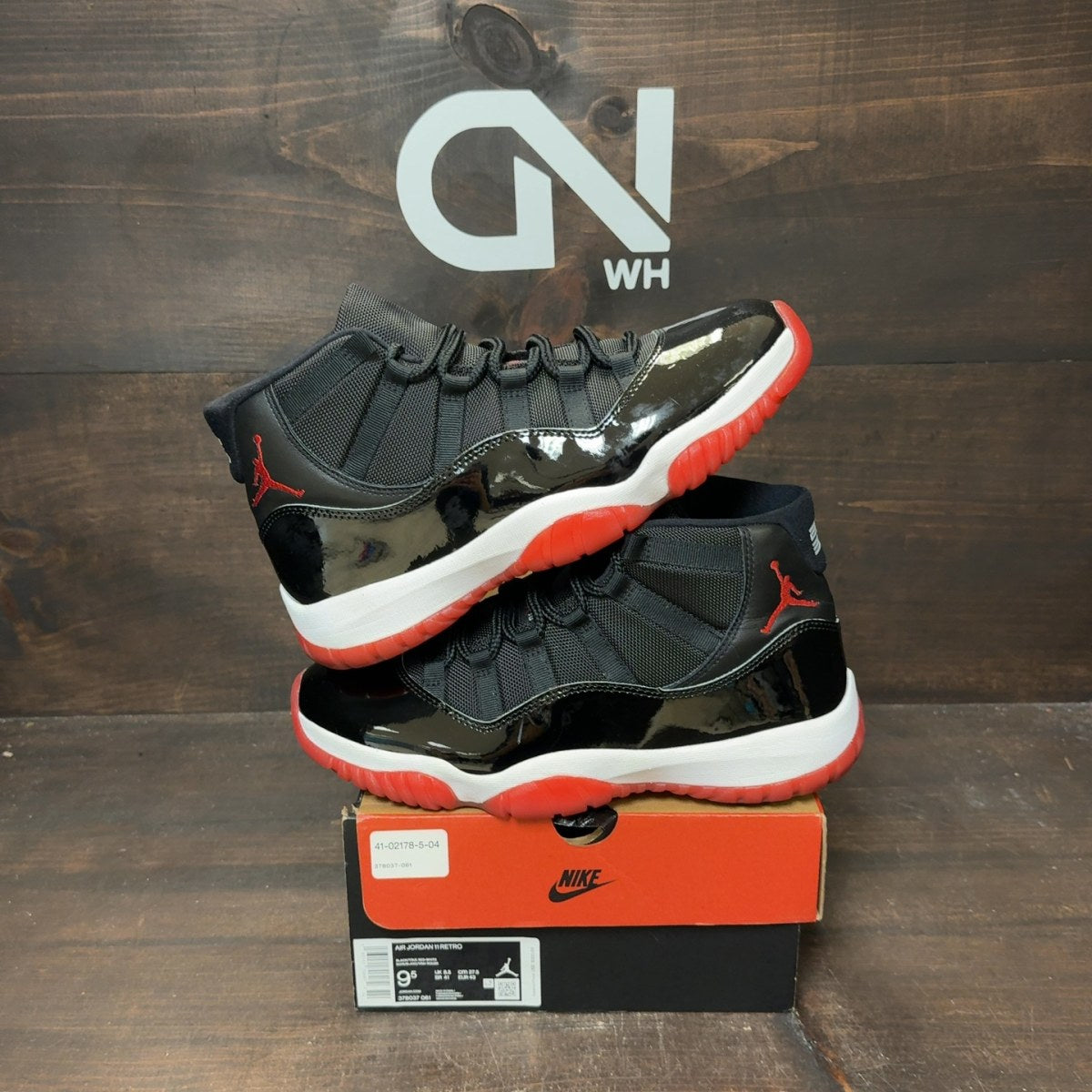 Jordan 11 Retro Playoffs Bred (2019) Size 9.5 (Pre-Owned)