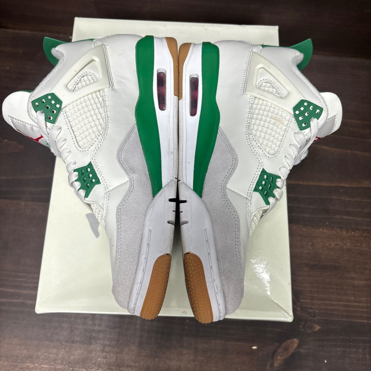 Jordan 4 Retro SB Pine Green Size 9.5 (Pre-Owned) - Image 4