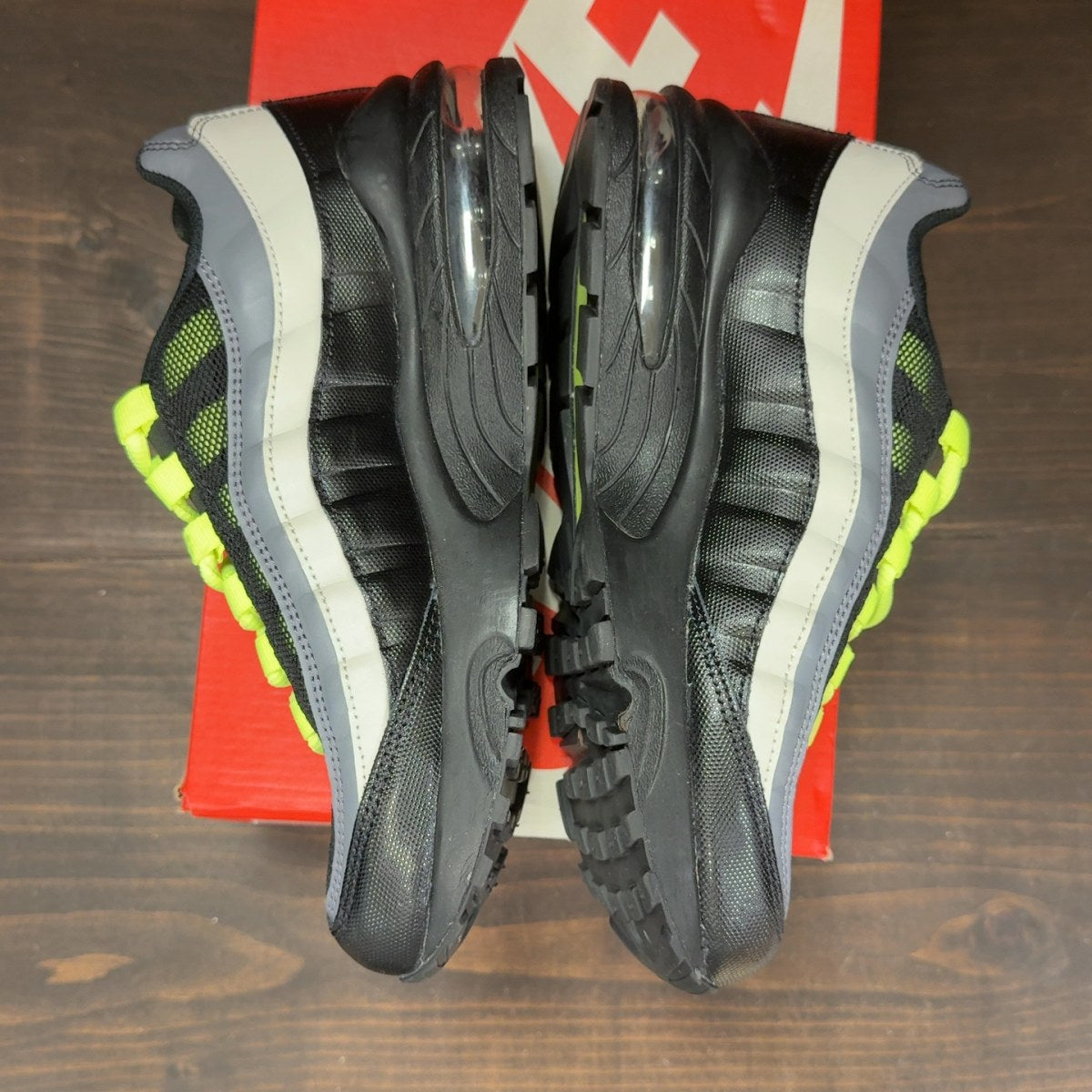 Nike Air Max 95 Black Volt (GS) - Image 4