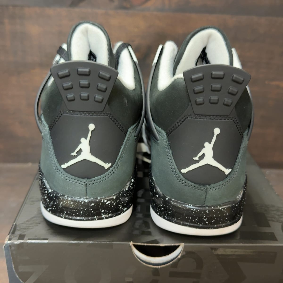 Jordan 4 Retro Fear (2024) Size 8.5 (Pre-Owned) - aux