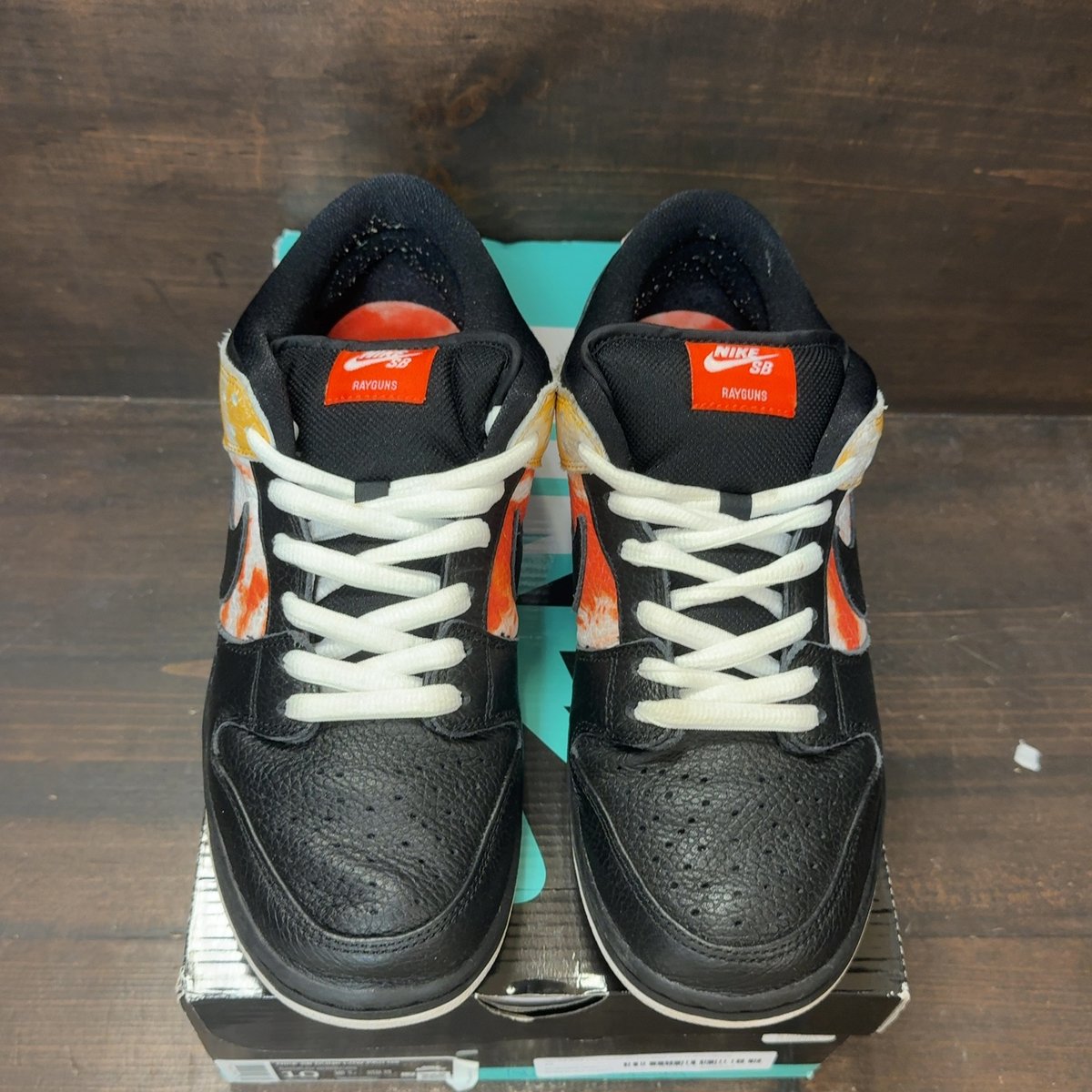 Nike SB Dunk Low Raygun Tie-Dye Black Size 10 (Pre-Owned) - tag