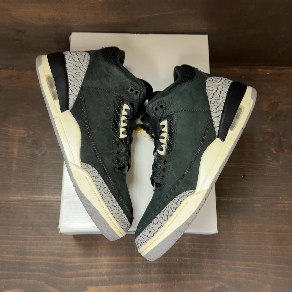 Jordan 3 Retro Off Noir Size 11.5W (Pre-Owned) - back