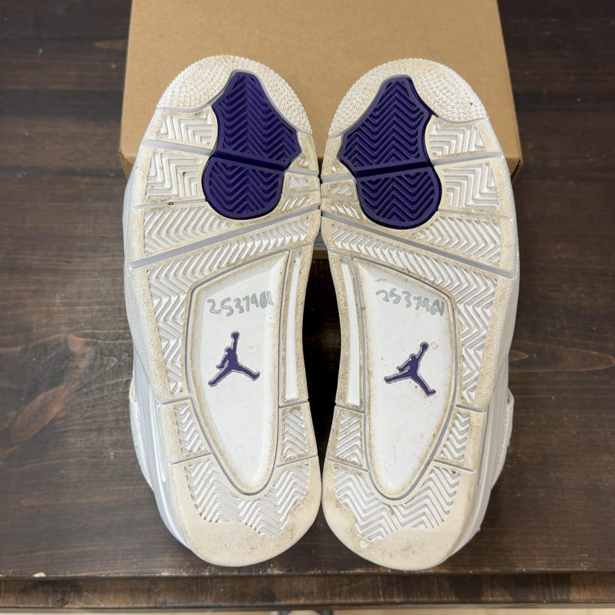 Jordan 4 Retro Metallic Purple (GS) Size 5.5Y (Pre-Owned) - aux