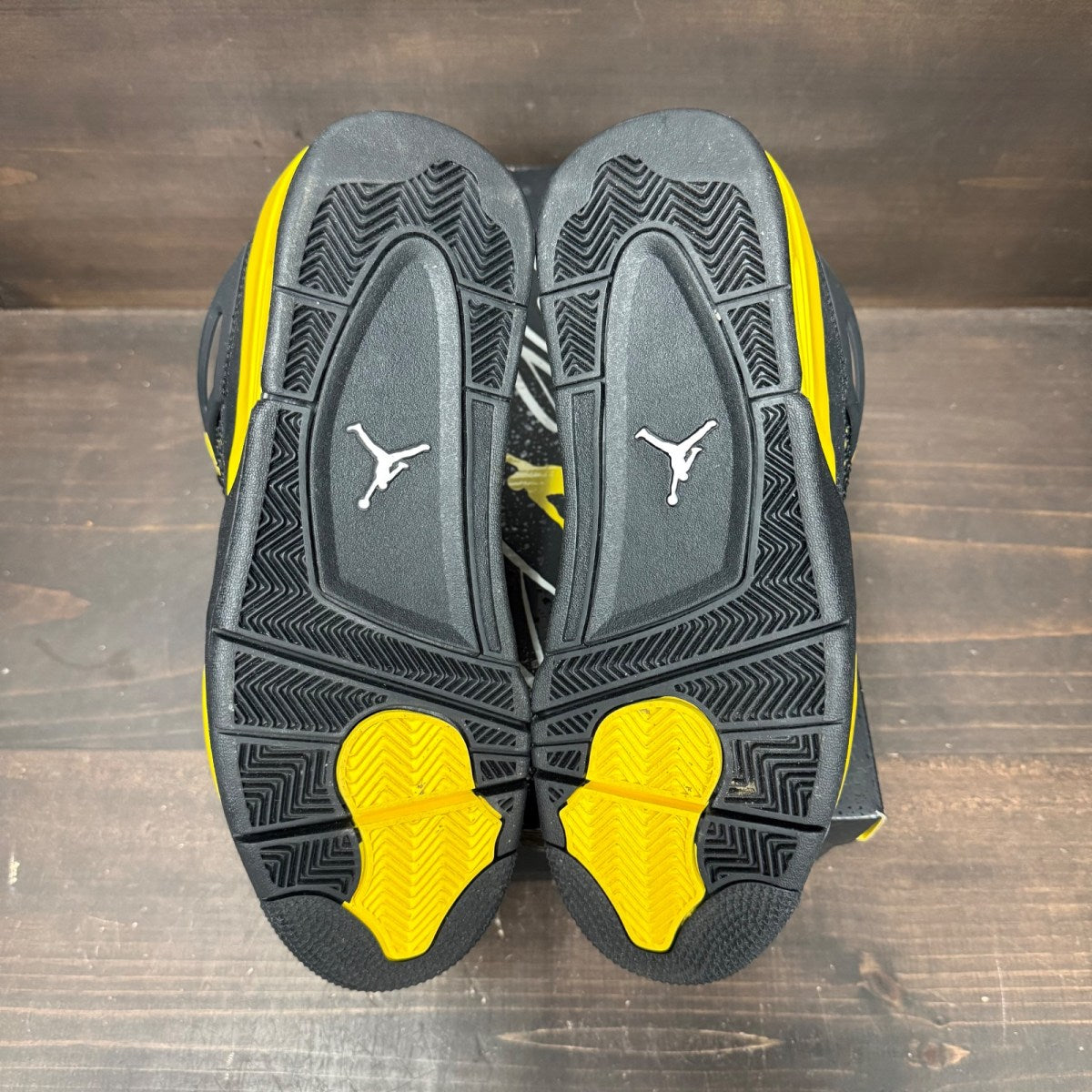 Jordan 4 Retro Thunder (2023) - Image 6