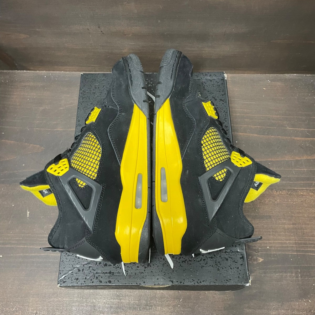 Jordan 4 Retro Thunder (2023) - Image 6