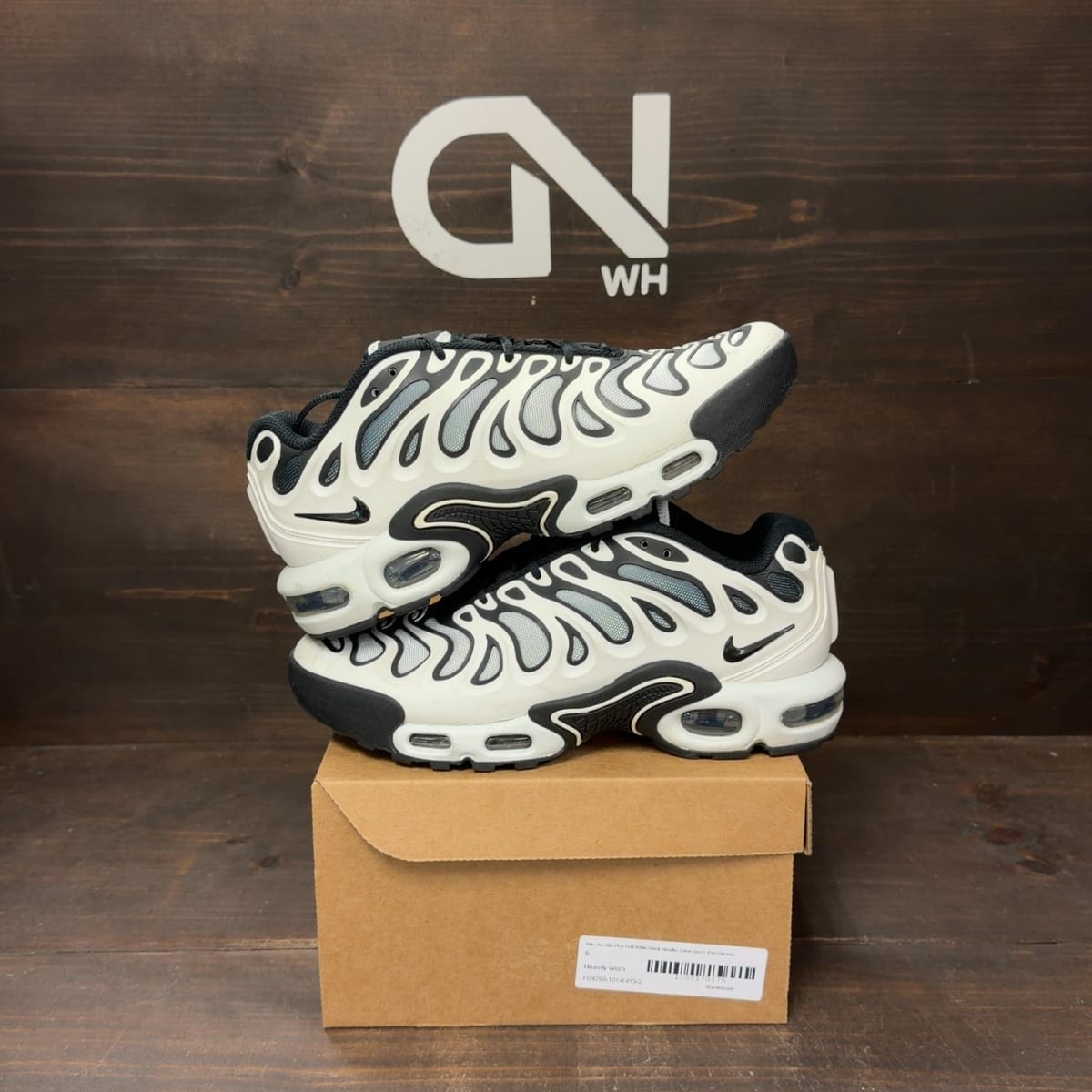 Nike Air Max Plus Drift White Black Metallic Silver Size 6 (Pre-Owned) - front