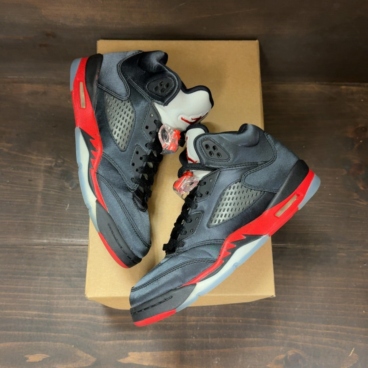 Jordan 5 Retro Satin Bred (GS) Size 7Y (Pre-Owned) - Image 2