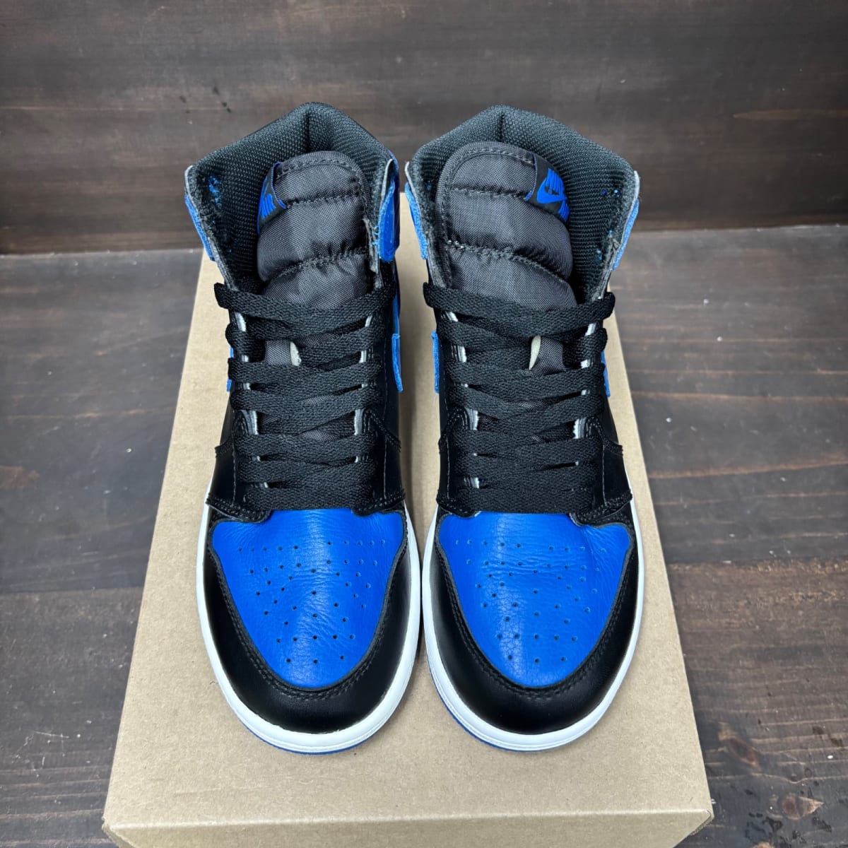Jordan 1 Retro Royal (2017) (GS) Size 5.5Y (Pre-Owned) - side