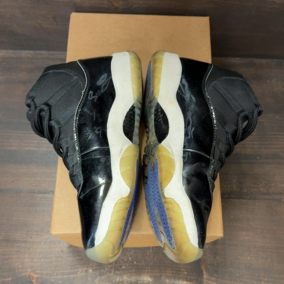 Jordan 11 Retro Space Jam (2016) Size 8 (Pre-Owned) - Image 4