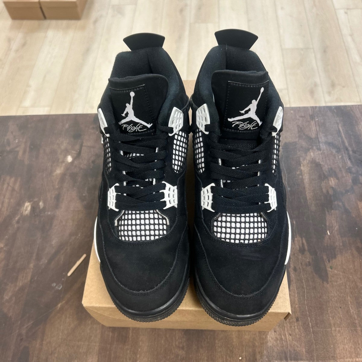 Jordan 4 Retro White Thunder Size 10.5 (Pre-Owned) - Image 4