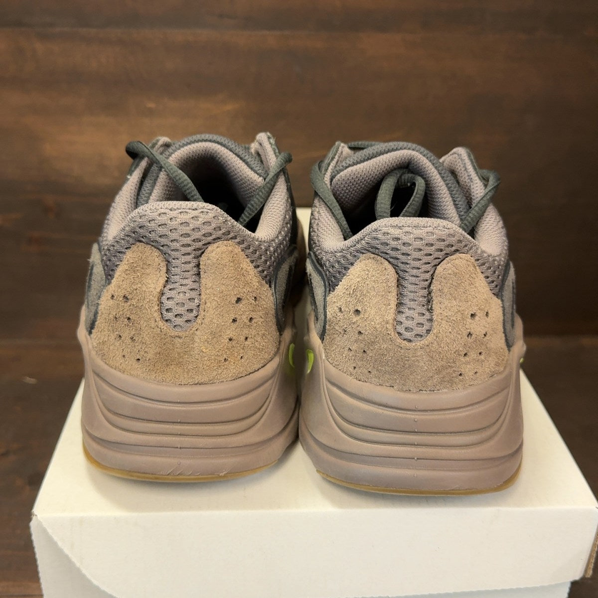 adidas Yeezy Boost 700 Mauve Size 8 (Pre-Owned) - Image 5