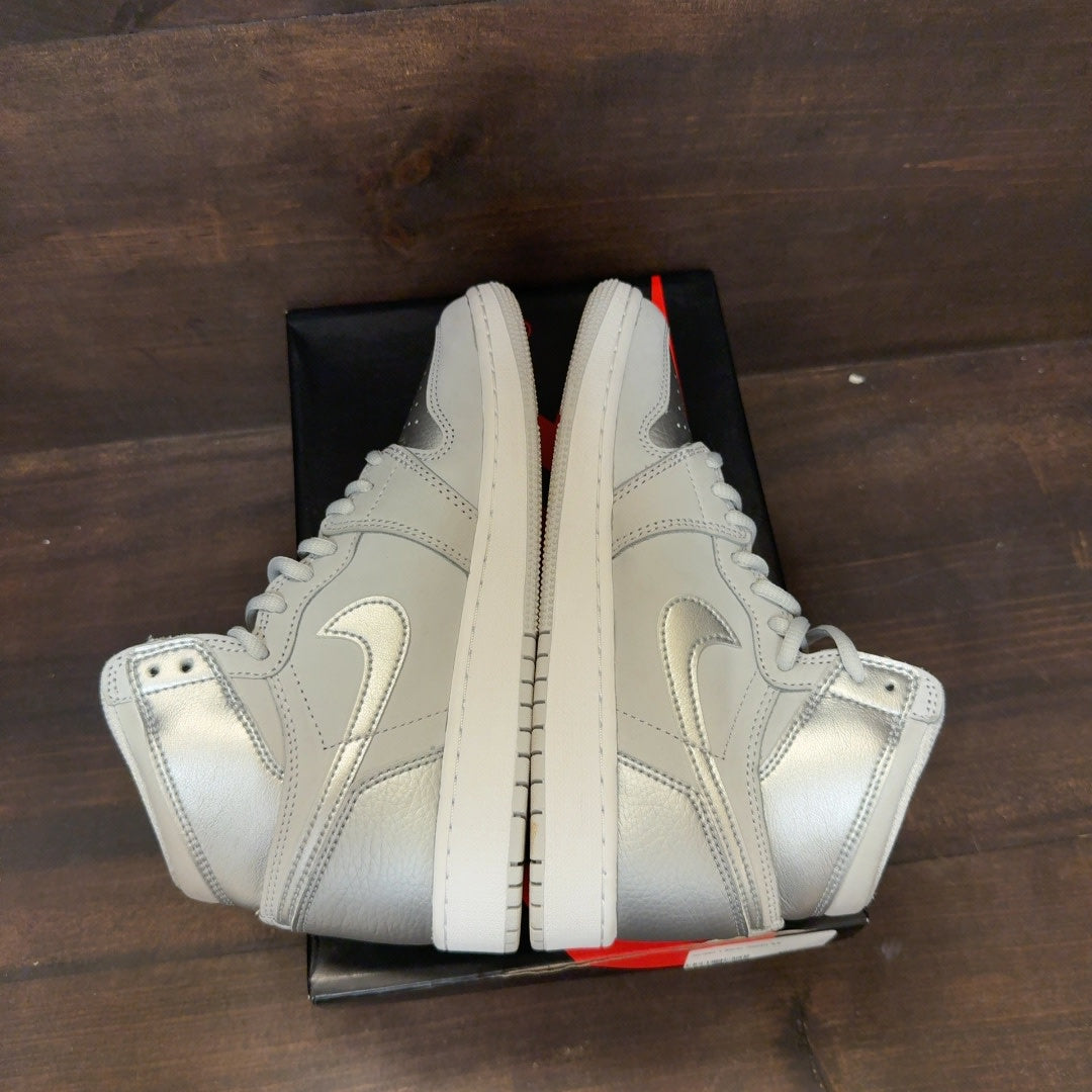 Jordan 1 Retro High CO Japan Neutral Grey (GS) Size 5.5Y (Pre-Owned)