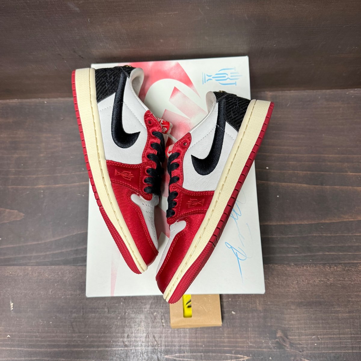 Jordan 1 Retro Low OG Trophy Room Rookie Card Away Size 5 (Pre-Owned) - tag