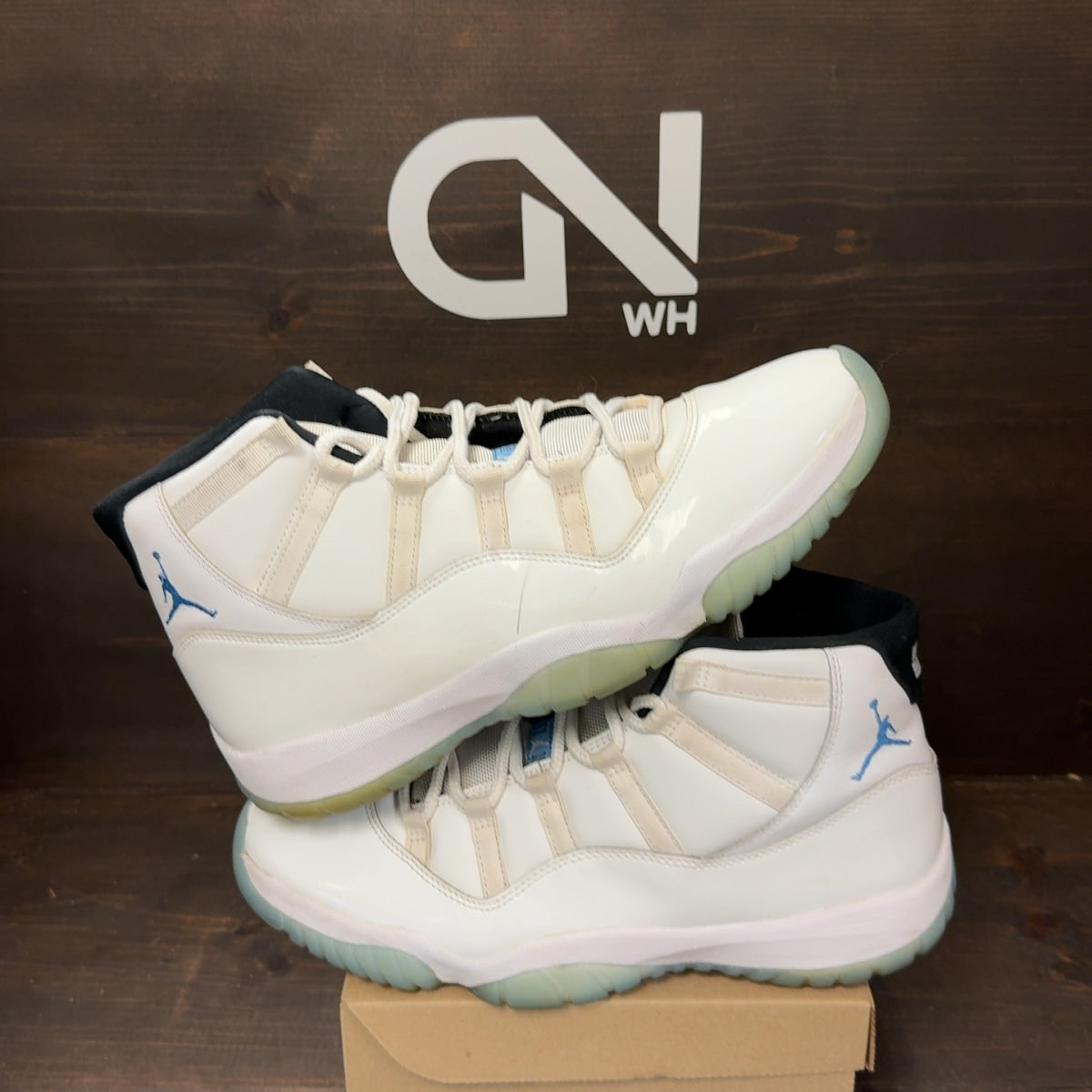Jordan 11 Retro Legend Blue (2024) Size 13 (Pre-Owned) - Image 1