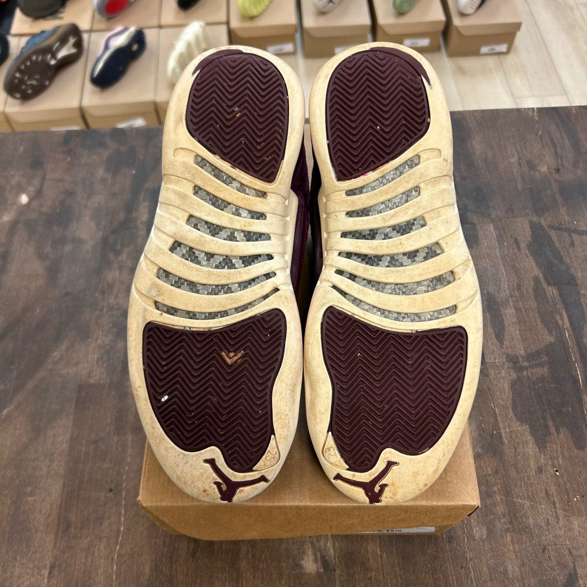 Jordan 12 Retro Bordeaux Size 8.5 (Pre-Owned) - Image 5