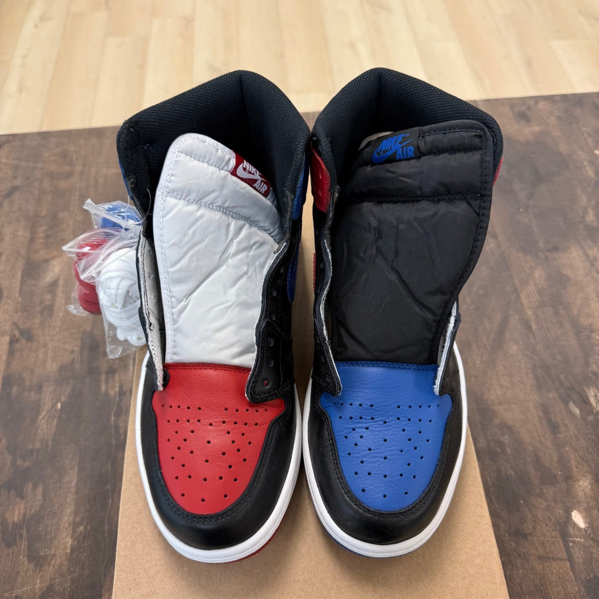 Jordan 1 Retro Top 3 Size 8.5 (Pre-Owned) - Image 2