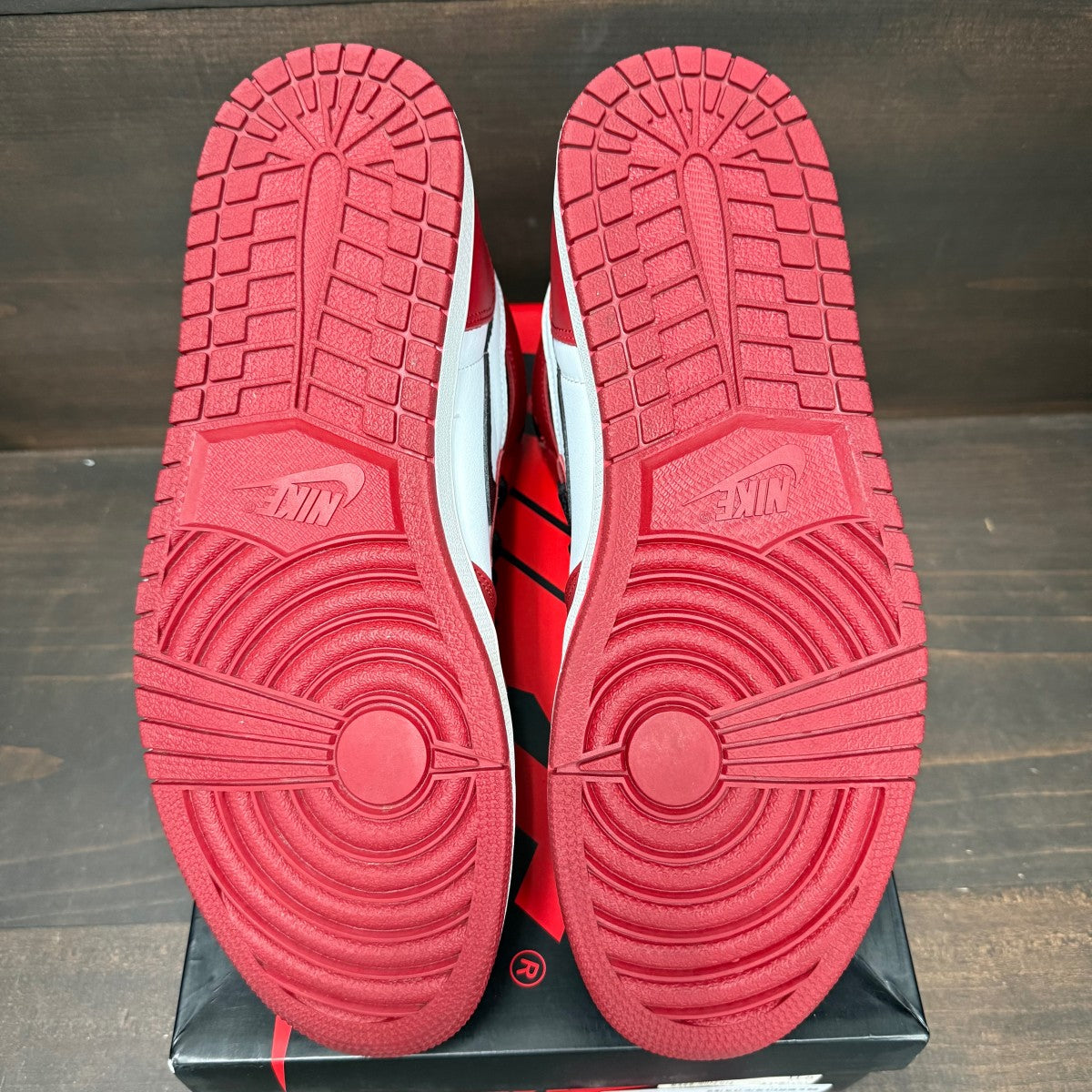 Jordan 1 Retro Chicago (2015) - Image 6