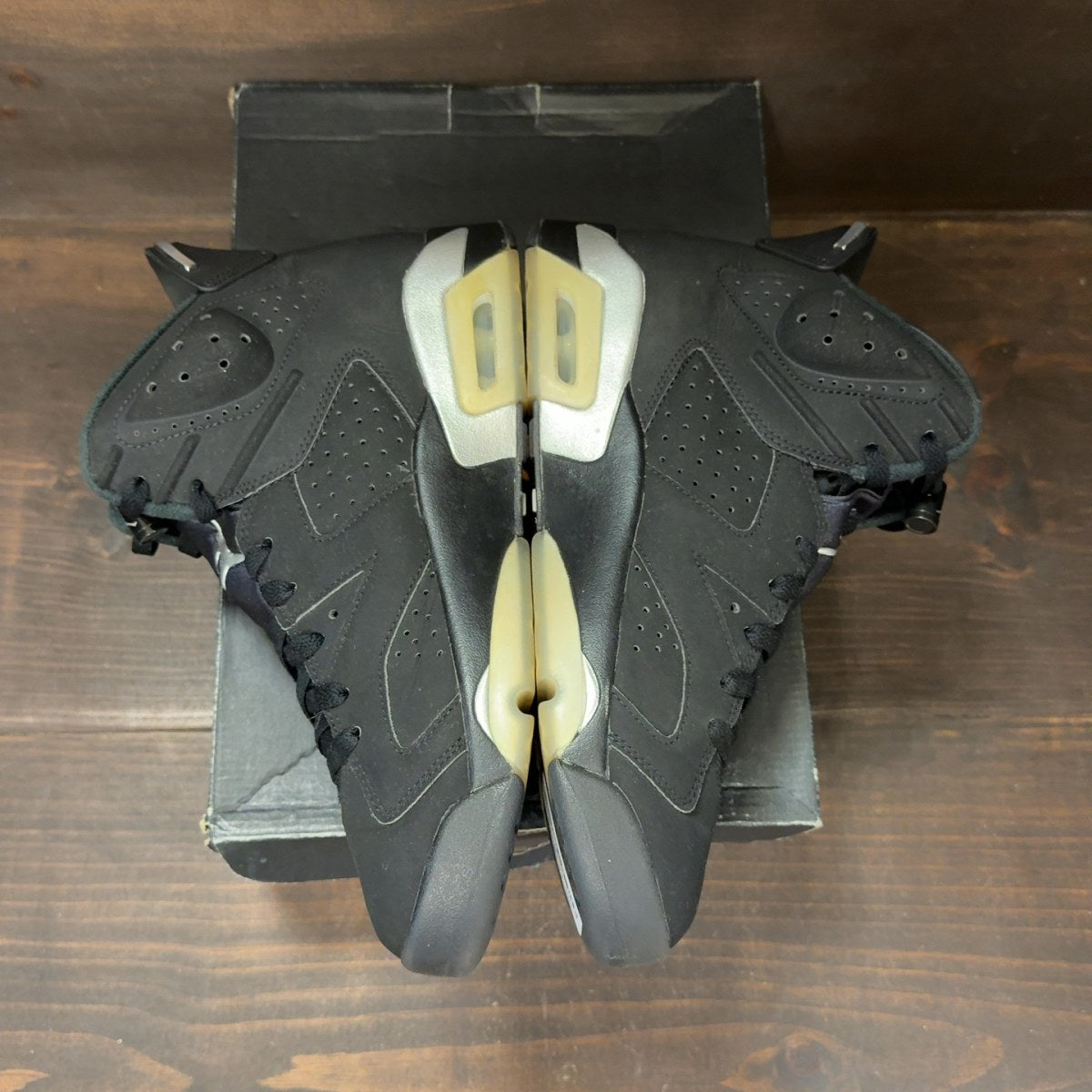 Jordan 6 Retro Chrome Size 9 (Pre-Owned) - Image 4