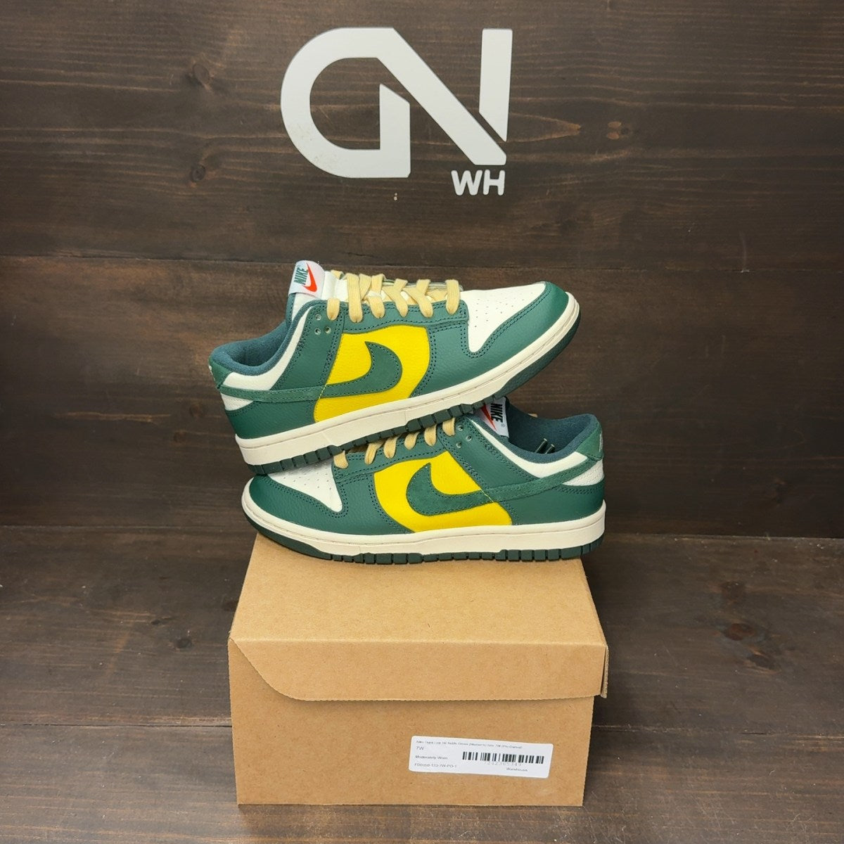 Nike Dunk Low SE Noble Green (Women's) Size 7W (Pre-Owned) - Image 1