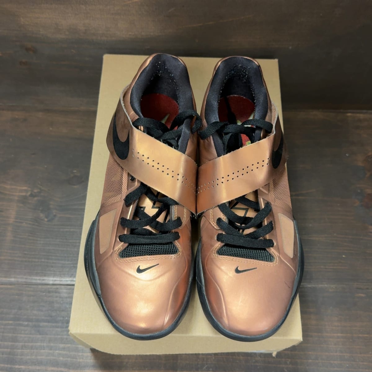 Nike KD 4 Christmas (2011) Size 9 (Pre-Owned) - tag