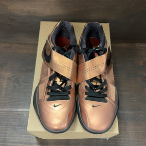 Nike KD 4 Christmas (2011) Size 9 (Pre-Owned) - tag