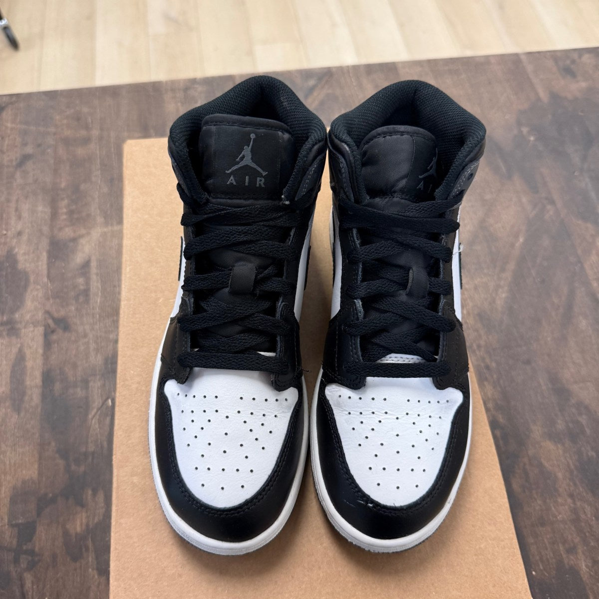 Jordan 1 Mid Black White Iron Grey (GS) Size 6.5Y (Pre-Owned) - Image 2