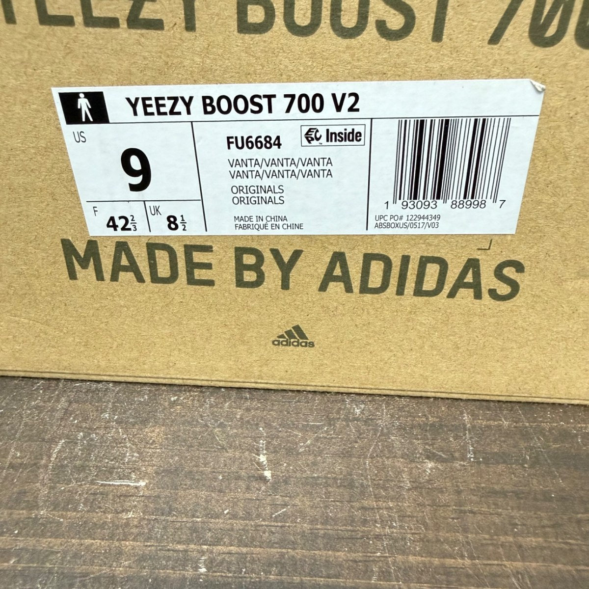 adidas Yeezy Boost 700 V2 Vanta Size 9 (Pre-Owned)