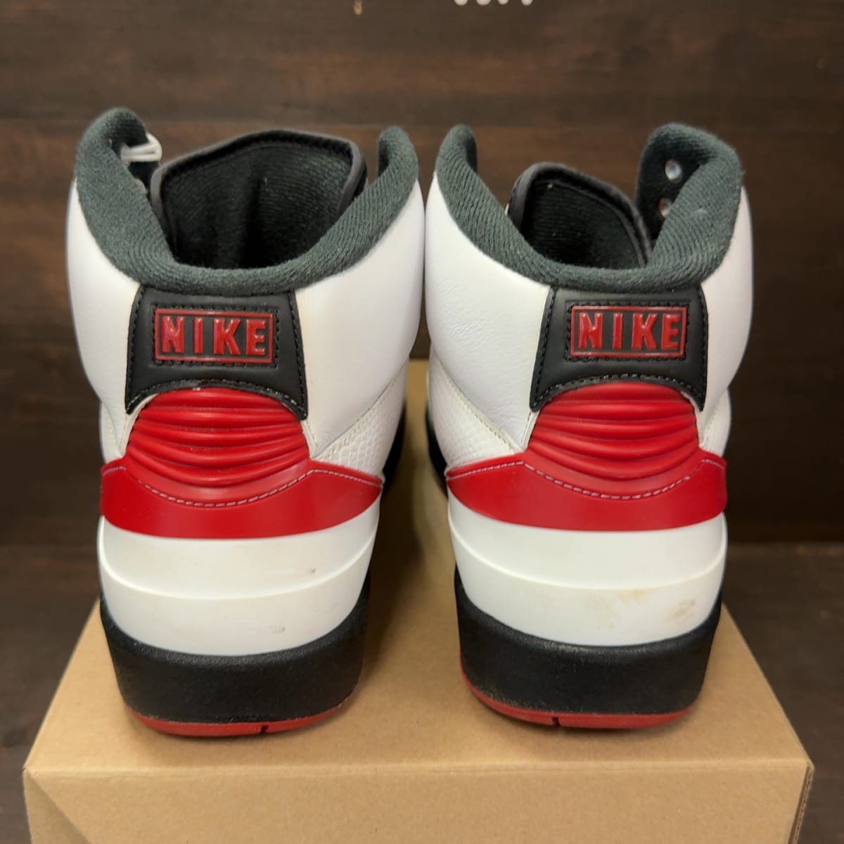 Jordan 2 Retro OG Chicago (2022) Size 10.5 (Pre-Owned) - aux