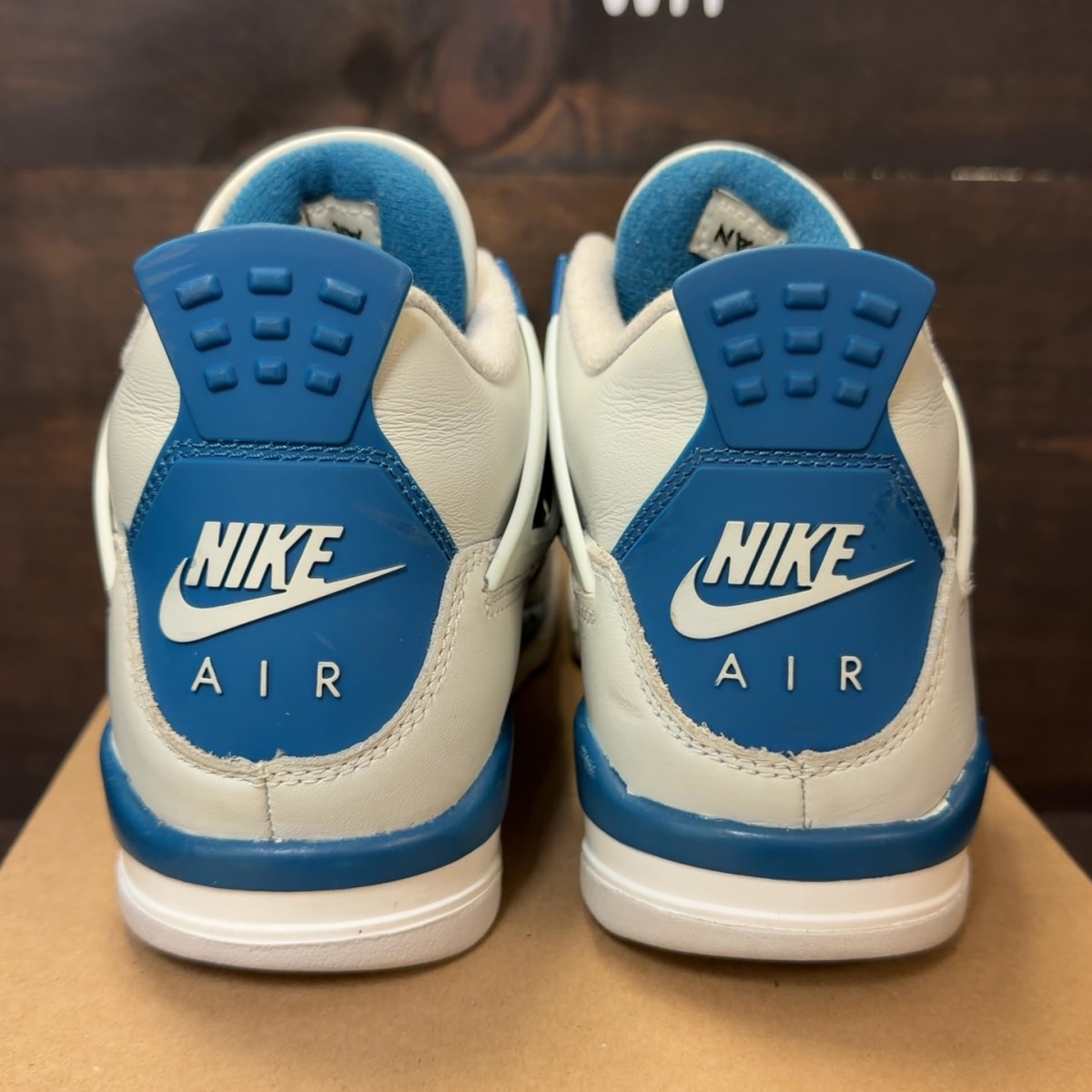 Jordan 4 Retro Military Blue (2024) (GS) Size 5.5Y (Pre-Owned) - Image 4
