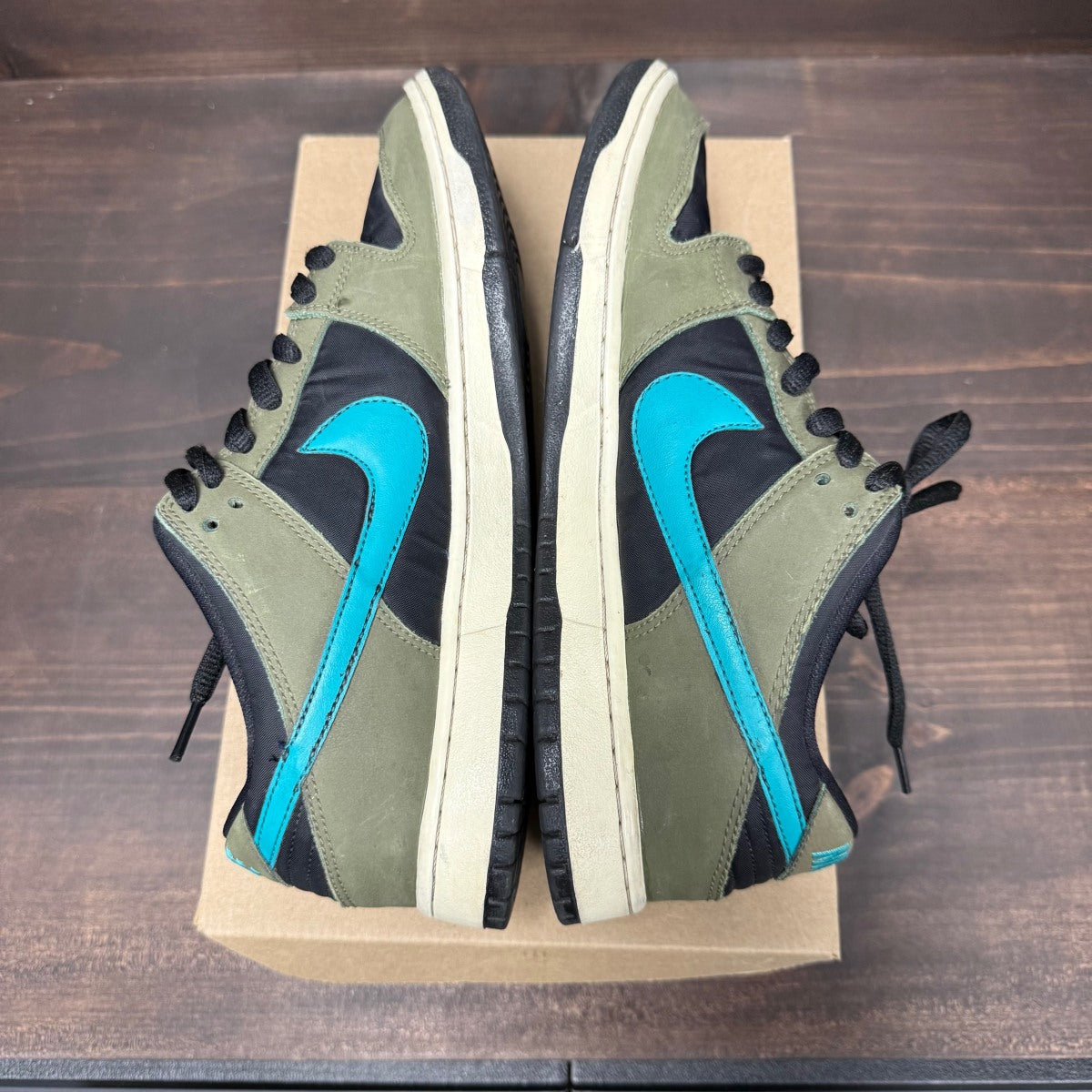 Nike SB Dunk Low Medium Olive Turbo Green Size 11 (Pre-Owned) - Image 2