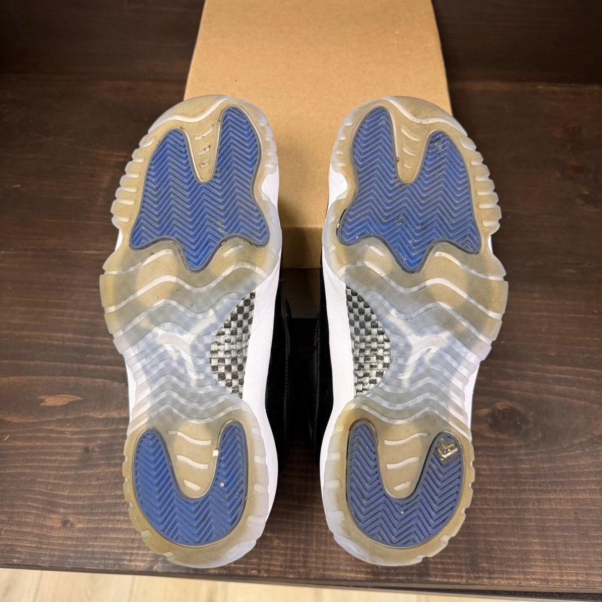 Jordan 11 Retro Low Space Jam Size 9 (Pre-Owned) - Image 7
