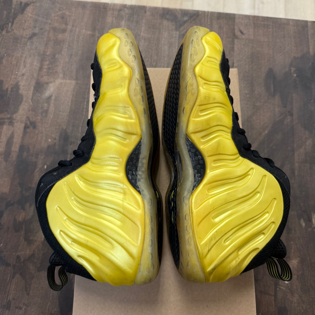 Nike Air Foamposite One Electrolime Size 10.5 (Pre-Owned) - Image 5