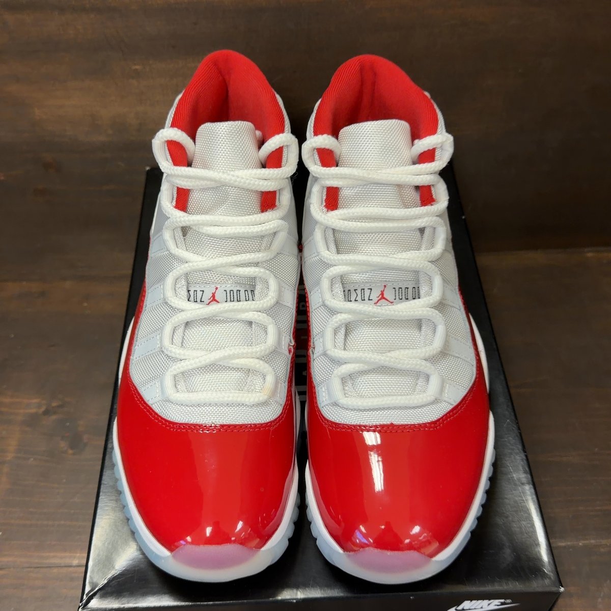Jordan 11 Retro Cherry (2022) Size 9 (Pre-Owned) - tag