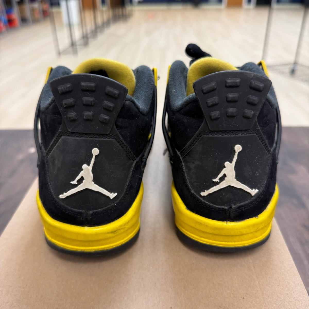 Jordan 4 Retro Thunder (2023) (GS) Size 6Y (Pre-Owned) - Image 3