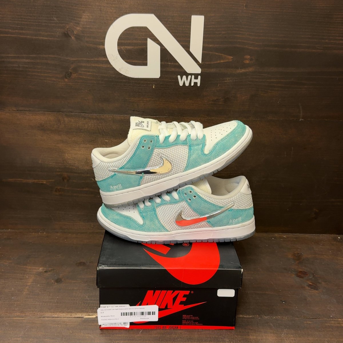 Nike SB Dunk Low April Skateboards Size 6.5 (Pre-Owned) - front