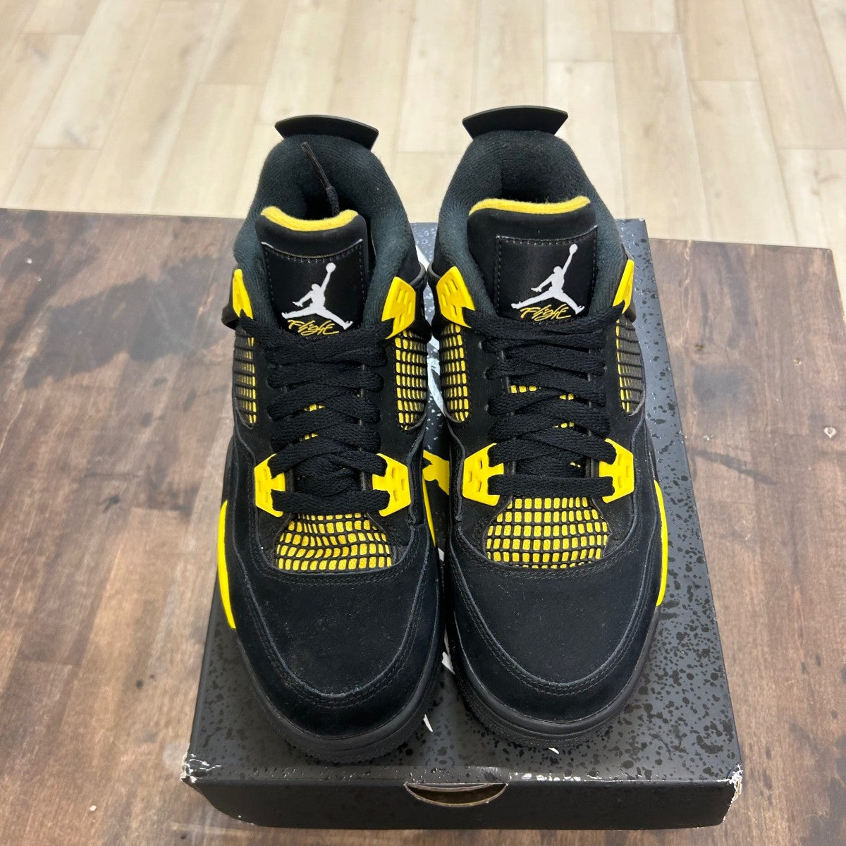 Jordan 4 Retro Thunder (2023) (GS) - Image 2