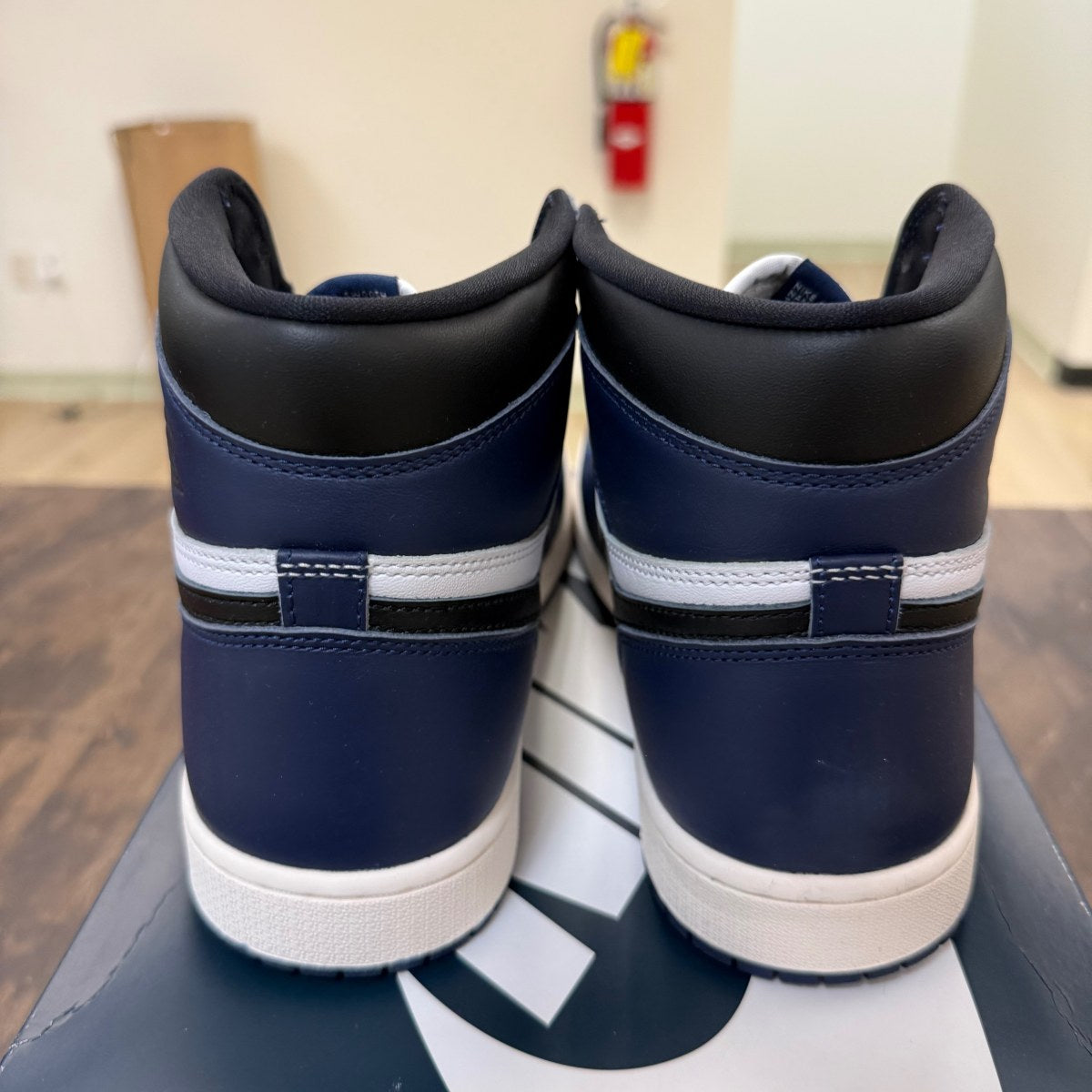 Jordan 1 Retro High OG Midnight Navy - Image 3