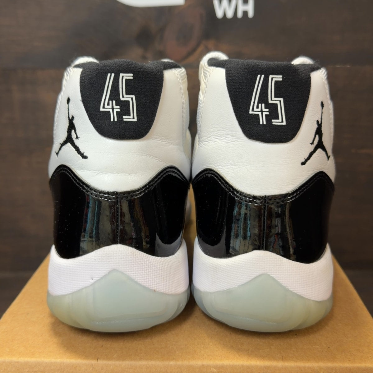 Jordan 11 Retro Concord (2018) Size 10.5 (Pre-Owned) - Image 4